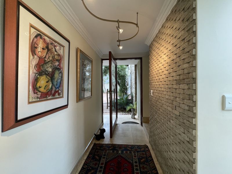 5-Bedroom House for Sale in Waterkloof Golf Estate - Pure Prestige & Exclusivity - Photo 6