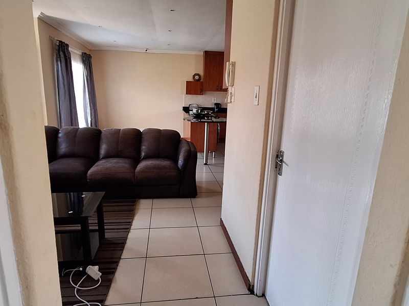 SIMPLE AND AFFORDABLE 2 BEDROOM TOWNHOUSE AVAILABLE FOR SALE IN REYNO RIDGE. - Photo 8