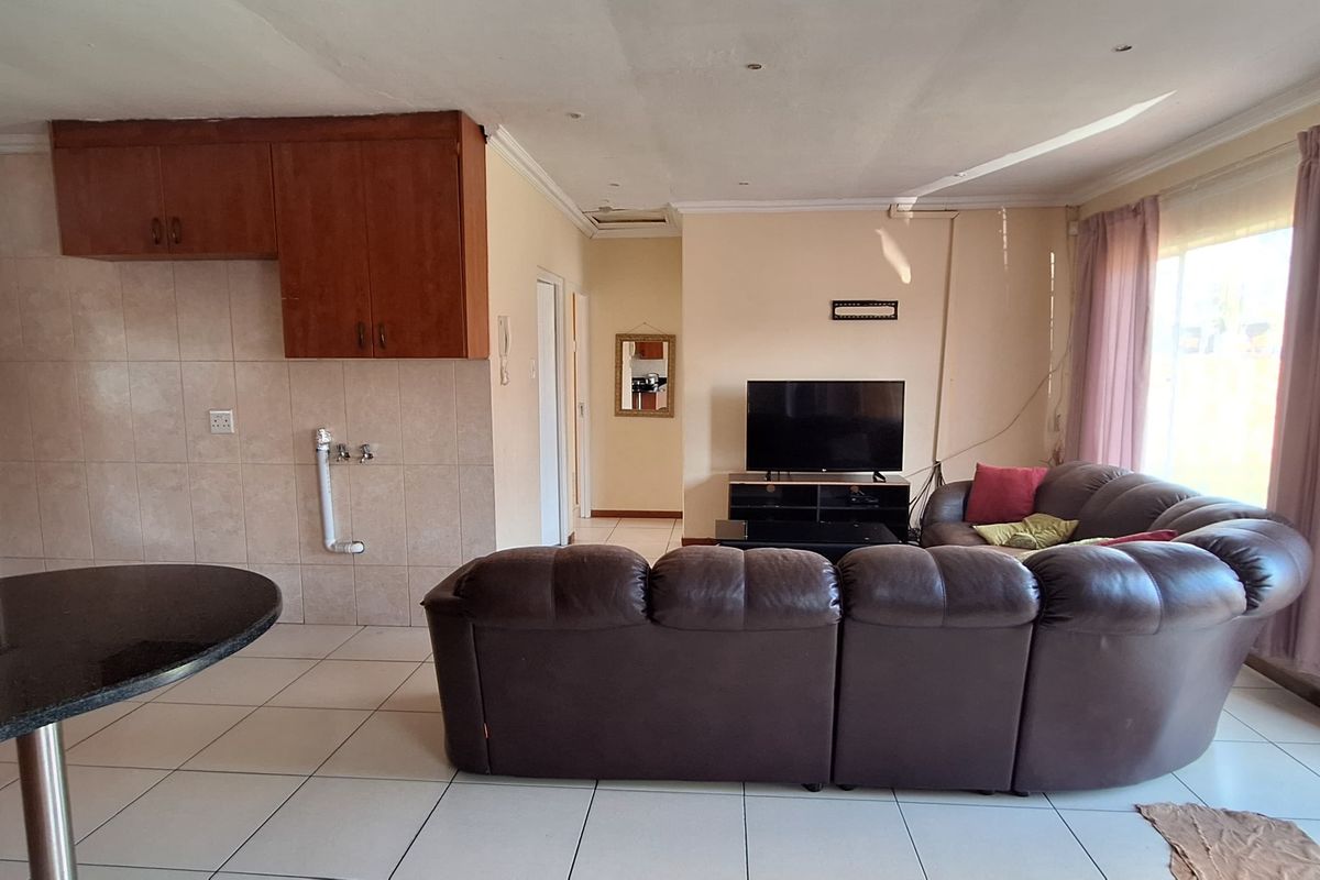 SIMPLE AND AFFORDABLE 2 BEDROOM TOWNHOUSE AVAILABLE FOR SALE IN REYNO RIDGE. - Photo 5