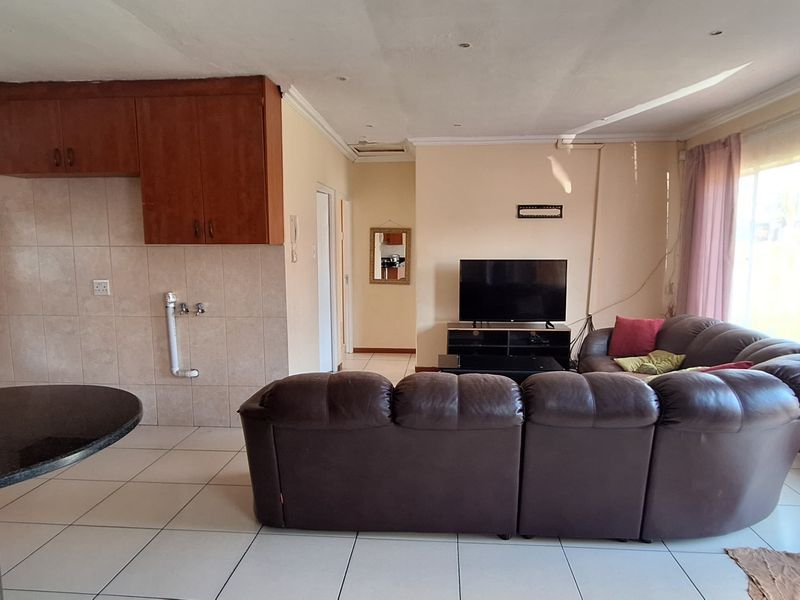 SIMPLE AND AFFORDABLE 2 BEDROOM TOWNHOUSE AVAILABLE FOR SALE IN REYNO RIDGE. - Photo 5