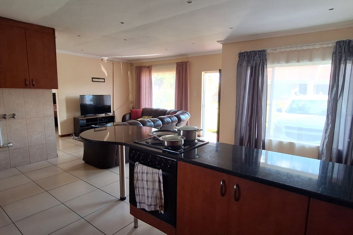 SIMPLE AND AFFORDABLE 2 BEDROOM TOWNHOUSE AVAILABLE FOR SALE IN REYNO RIDGE. - Photo 4