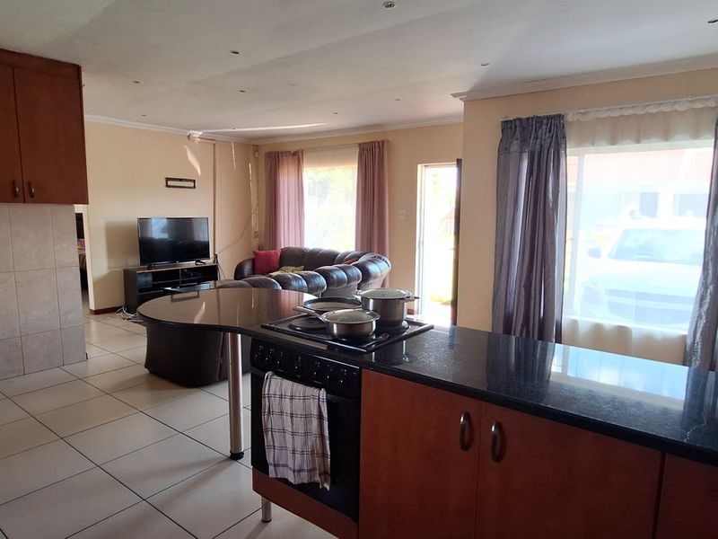 SIMPLE AND AFFORDABLE 2 BEDROOM TOWNHOUSE AVAILABLE FOR SALE IN REYNO RIDGE. - Photo 4