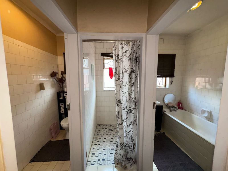 Unlock Your Investment Potential: Two Houses, Two Flatlets, Four Incomes - One Property! - Photo 9