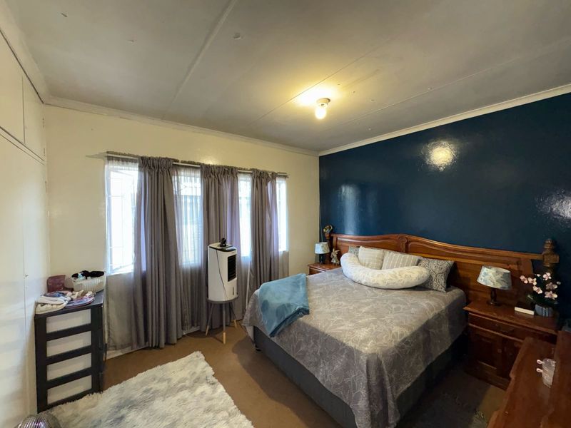 Unlock Your Investment Potential: Two Houses, Two Flatlets, Four Incomes - One Property! - Photo 8