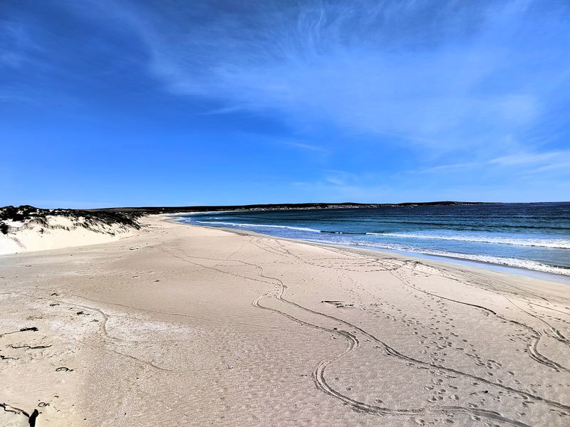 Rare opportunity to own 1.78ha Beach Front land, offering endless possibilities for development. - Photo 7