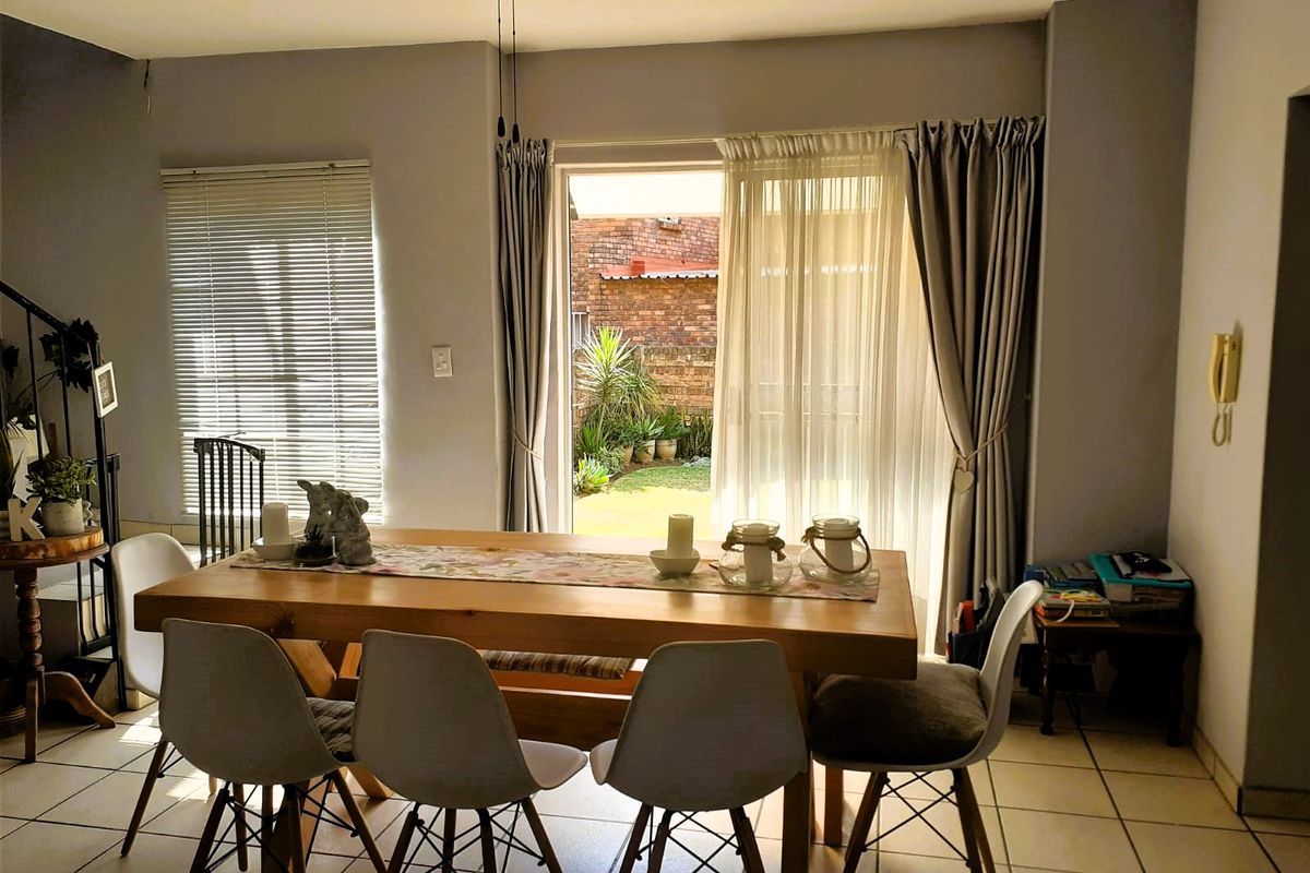 Stunning 2 Bedrooom  Pet friendly Townhouse - Photo 5