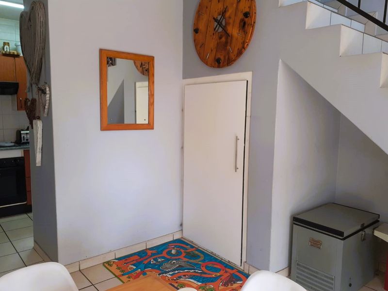 Stunning 2 Bedrooom  Pet friendly Townhouse - Photo 9