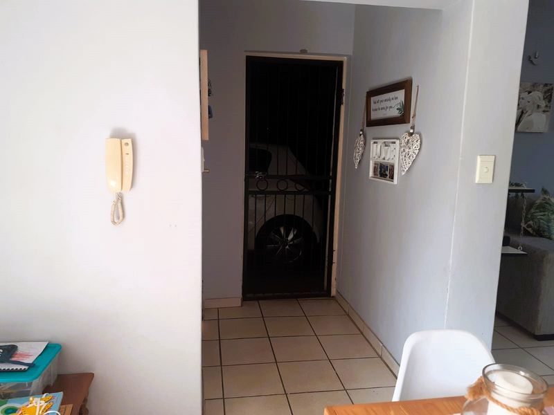 Stunning 2 Bedrooom  Pet friendly Townhouse - Photo 7