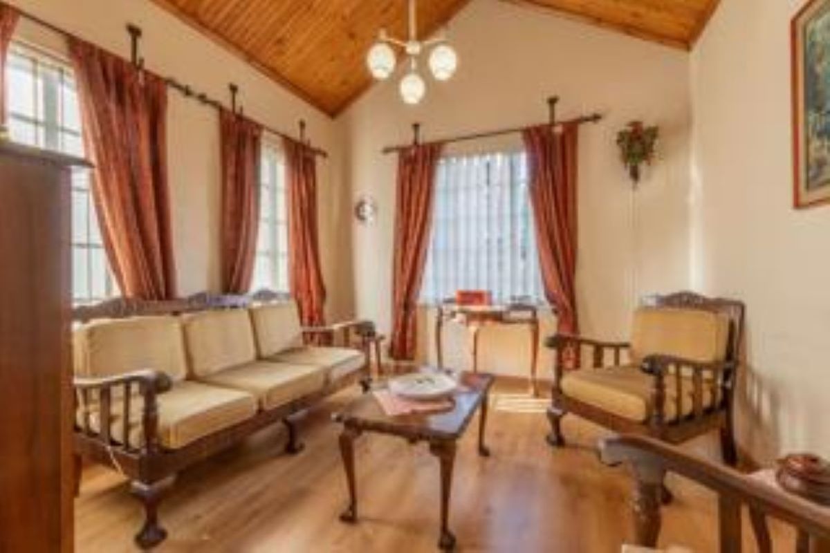 Exceptional Value. Beautiful, Secure, neat and tidy. Just move in. Great offering excellent home. - Photo 5