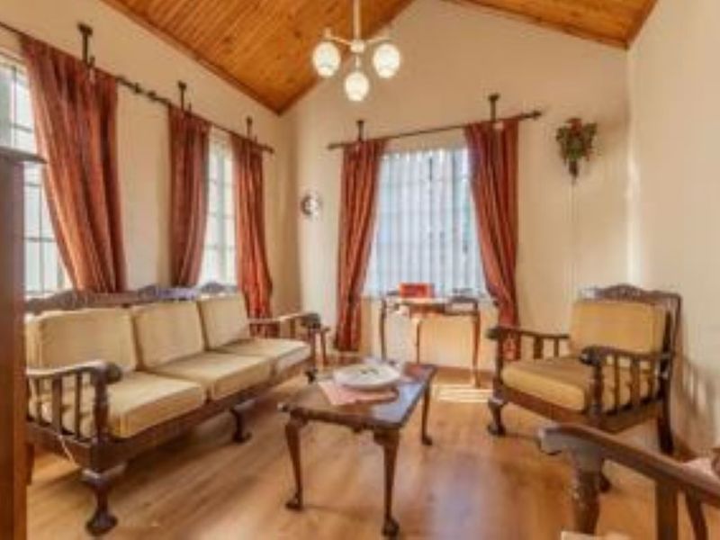 Exceptional Value. Beautiful, Secure, neat and tidy. Just move in. Great offering excellent home. - Photo 5
