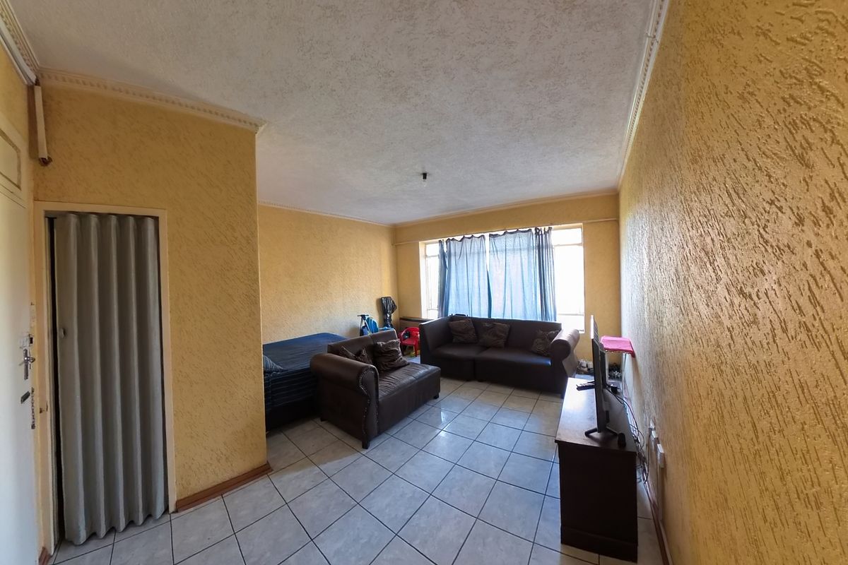 High Yield Bachelor Flat In Prime Location - Photo 4