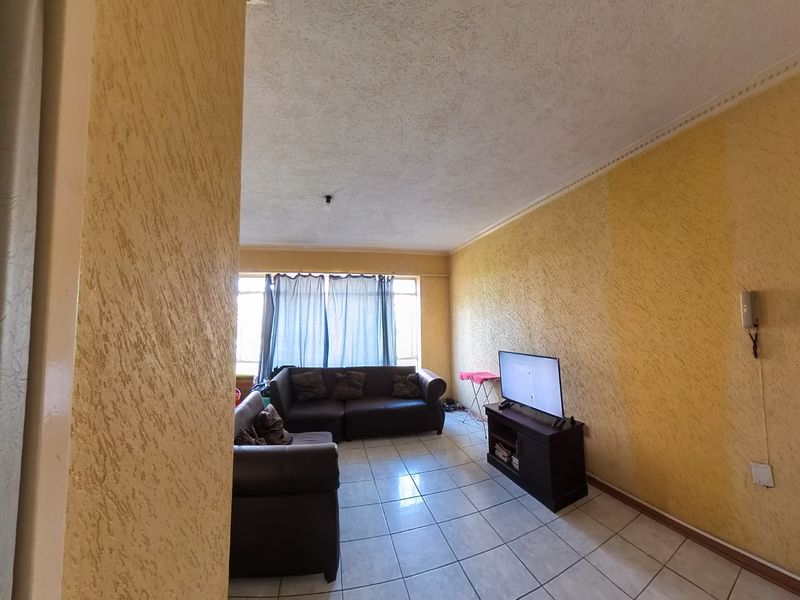 High Yield Bachelor Flat In Prime Location - Photo 5