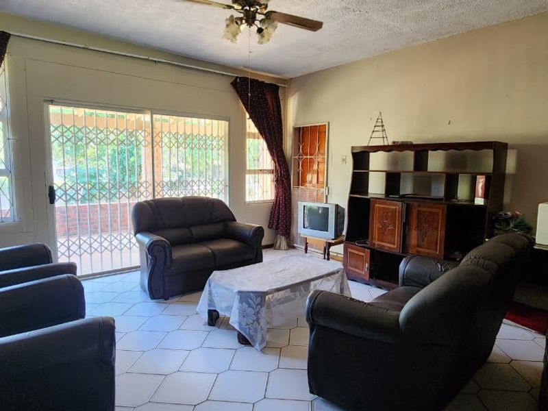 3 bedroom House - Photo 2