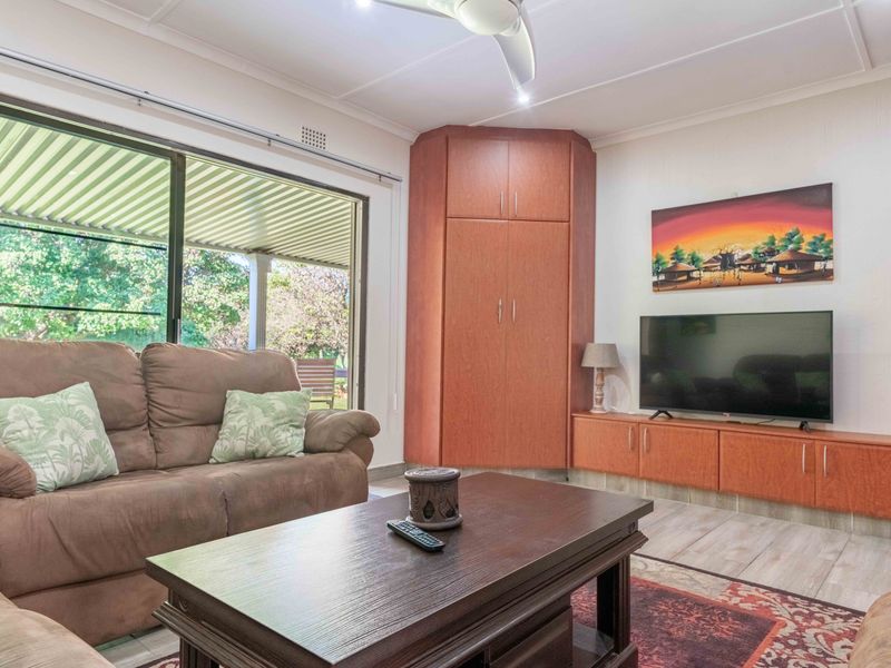 Bird and beach life come together - Photo 6