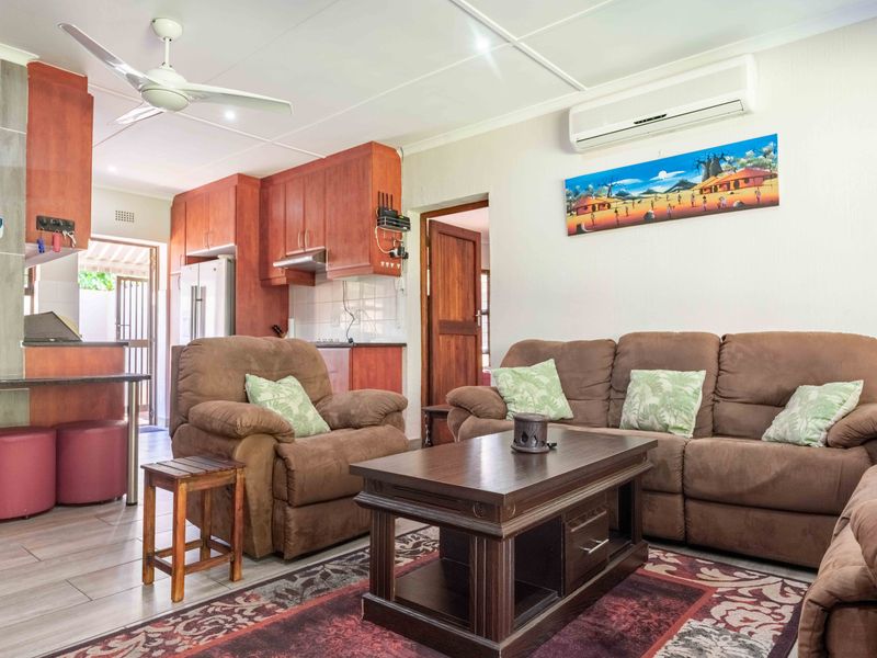 Bird and beach life come together - Photo 5