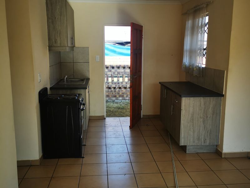 Three Bedroom House To Rent - Photo 4