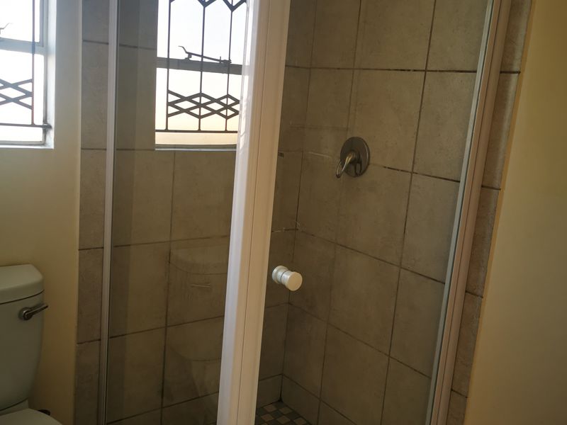 Three Bedroom House To Rent - Photo 10