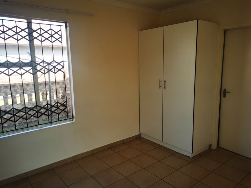 Three Bedroom House To Rent - Photo 8