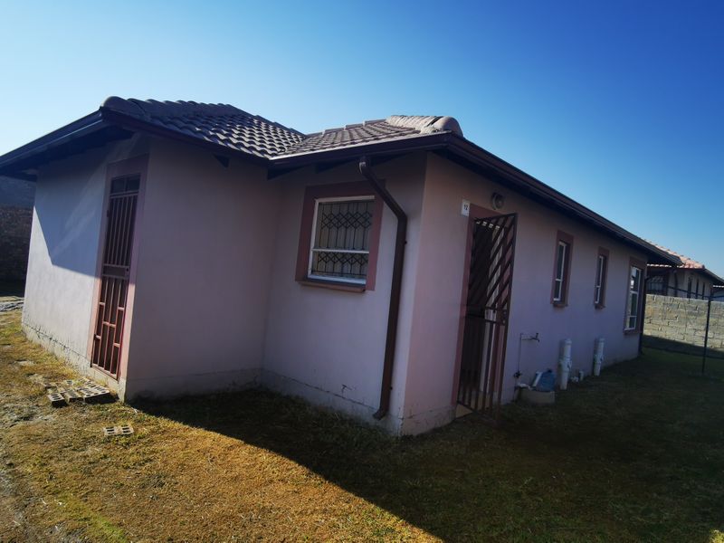 Three Bedroom House To Rent - Photo 1