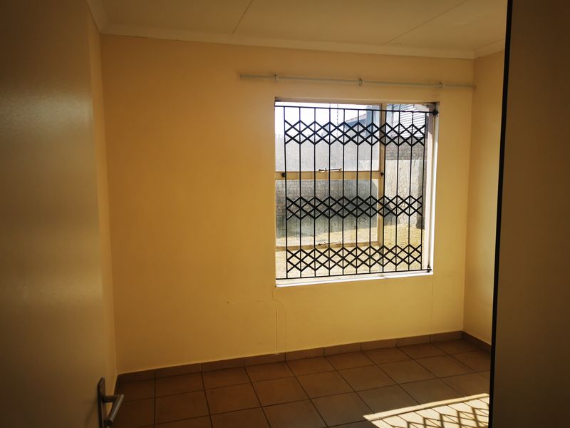 Three Bedroom House To Rent - Photo 6