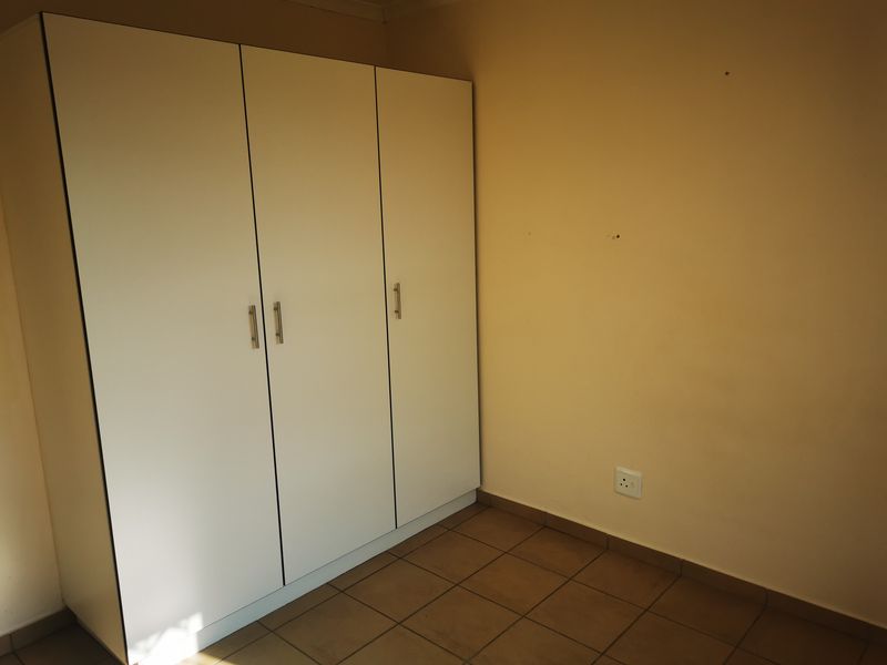 Three Bedroom House To Rent - Photo 5