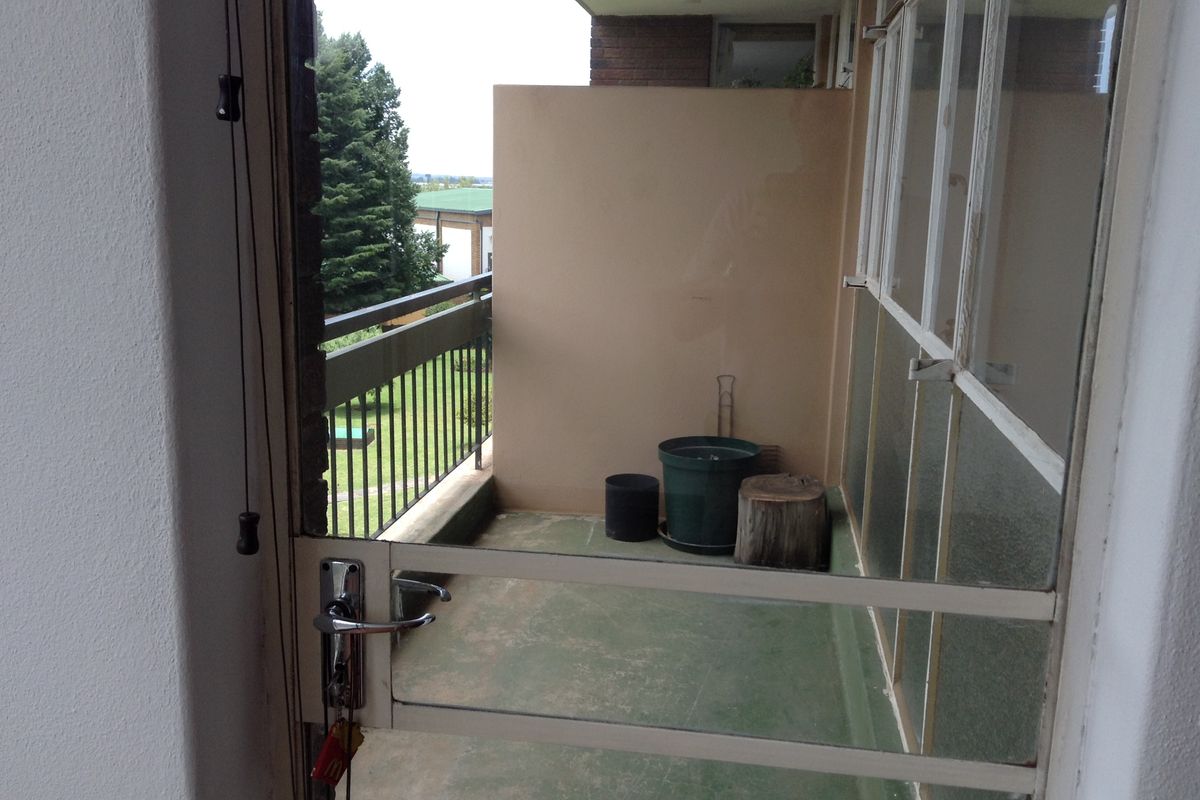 2 bedroom unit in sought after Lake Point - Photo 3