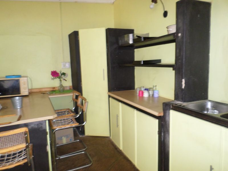 Charming 4-bedroom Small Holding in Ventersdorp - Photo 4