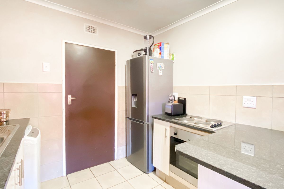Modern Comfort in San Ridge Heights, Midrand - Photo 3