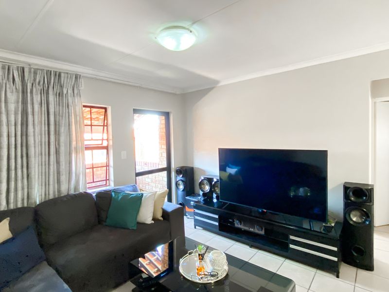 Modern Comfort in San Ridge Heights, Midrand - Photo 7