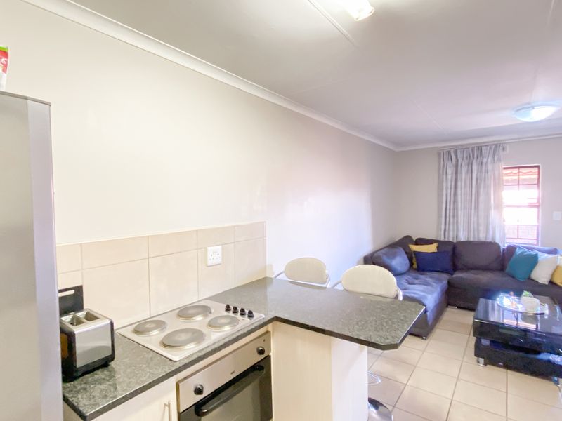 Modern Comfort in San Ridge Heights, Midrand - Photo 6