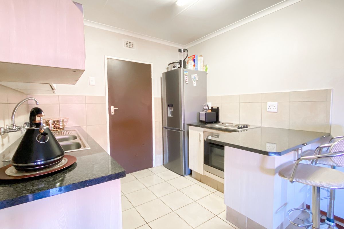Modern Comfort in San Ridge Heights, Midrand - Photo 2