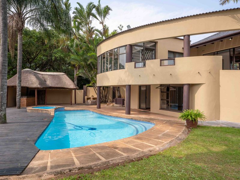 Exquisite Residence: Amanzimtoti's Premier  5 Bedroom, 3 Bathroom Oasis - Photo 2