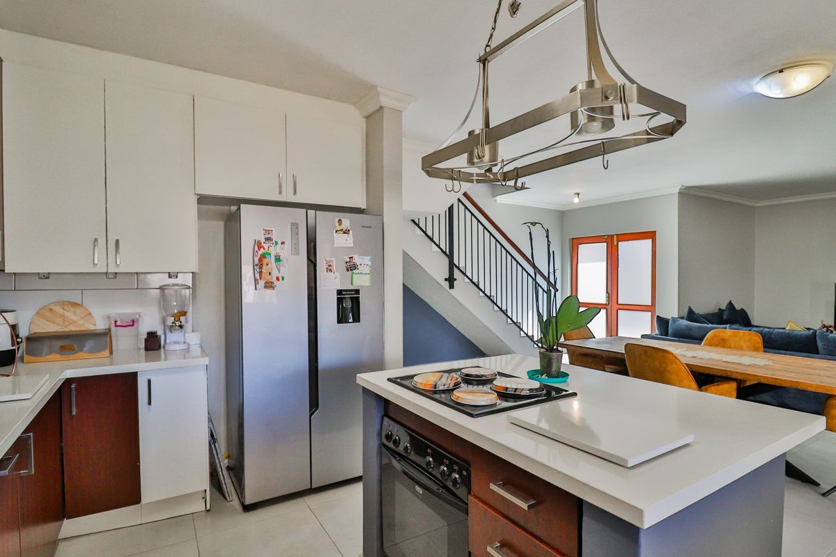 Stunning family home, perfect for entertaining! - Photo 2