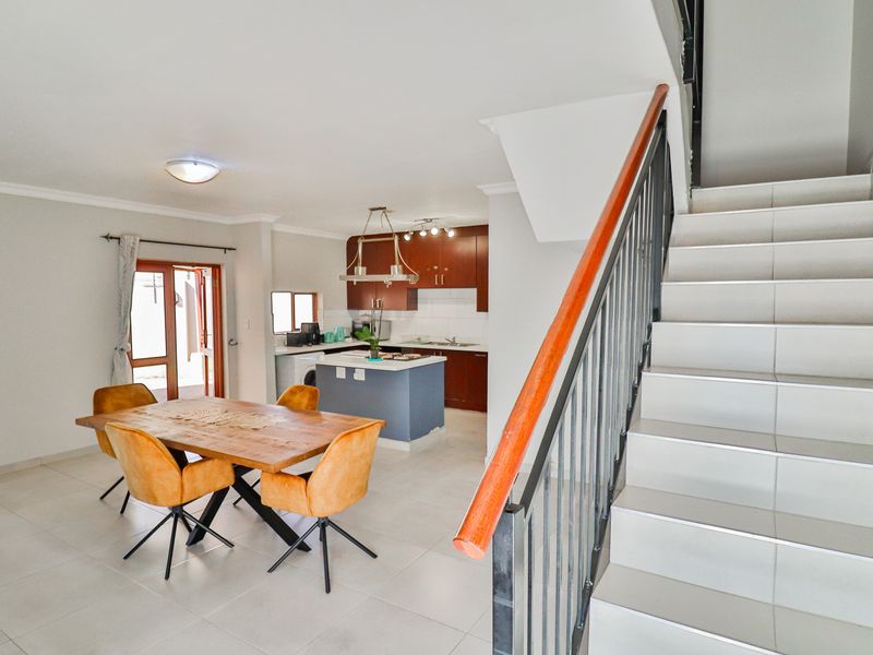 Stunning family home, perfect for entertaining! - Photo 6