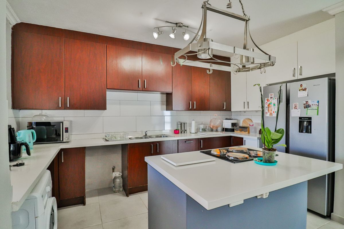 Stunning family home, perfect for entertaining! - Photo 3