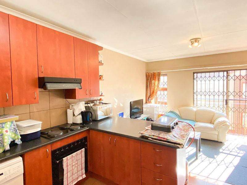 2 Bed and 1 bath cozy first floor apartment - Photo 5