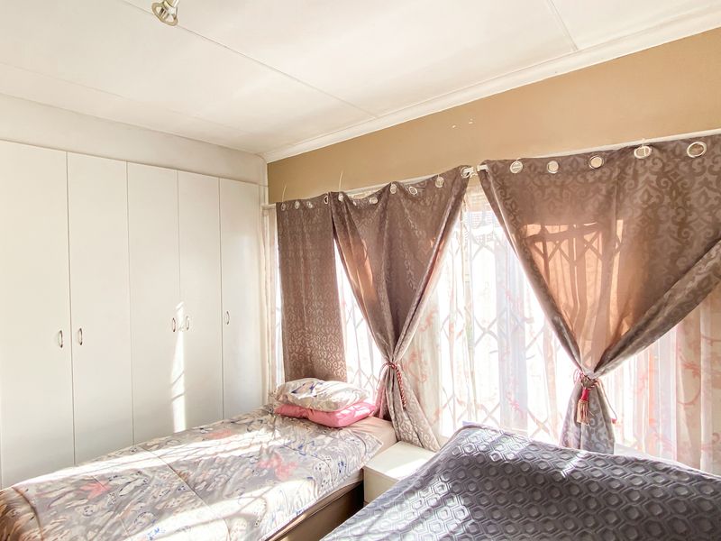 2 Bed and 1 bath cozy first floor apartment - Photo 9