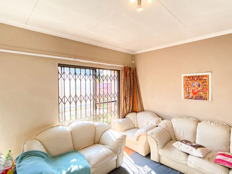 2 Bed and 1 bath cozy first floor apartment - Photo 6