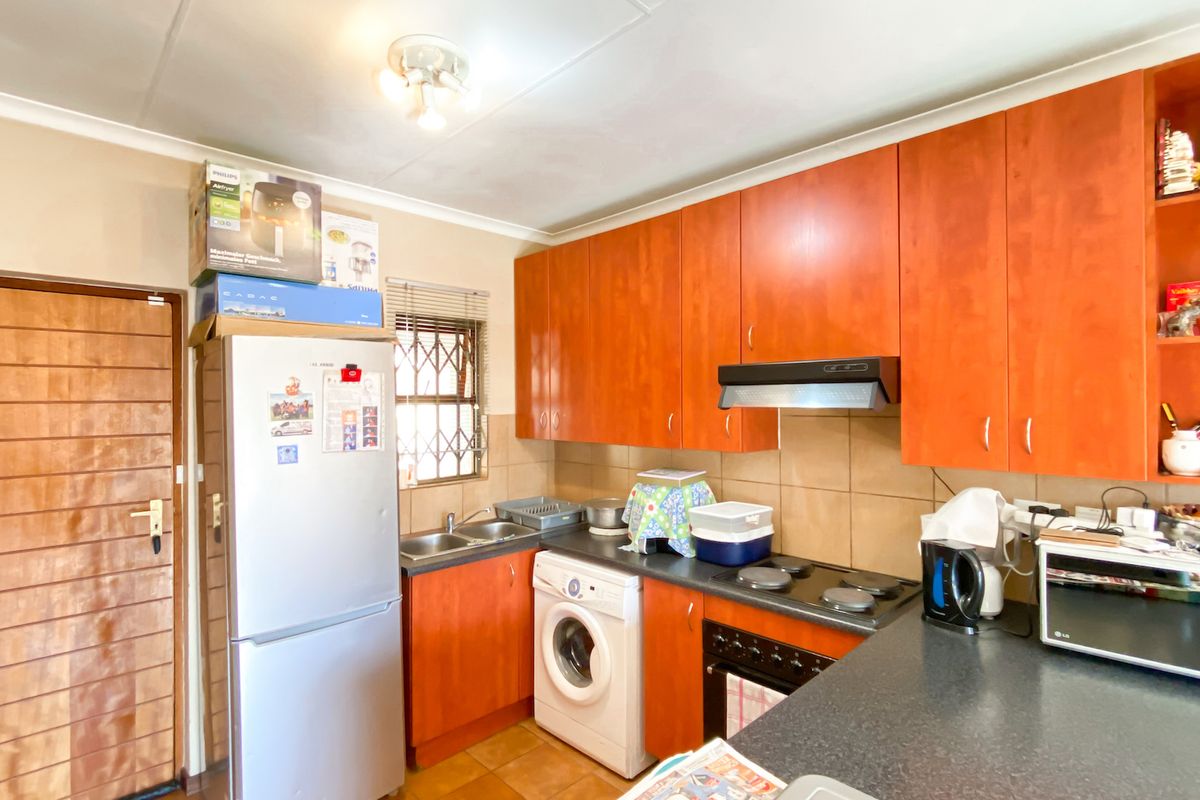 2 Bed and 1 bath cozy first floor apartment - Photo 4