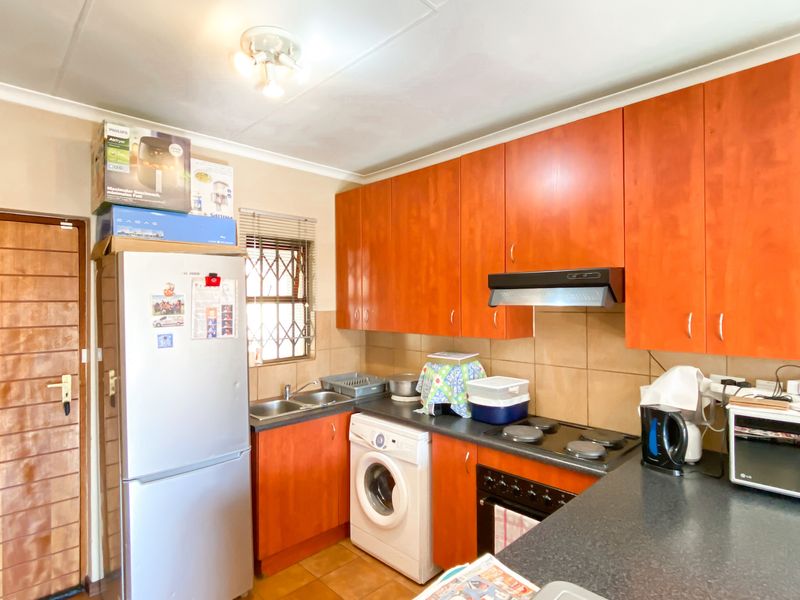 2 Bed and 1 bath cozy first floor apartment - Photo 4