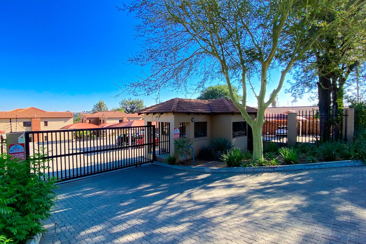 2 Bed and 1 bath cozy first floor apartment - Photo 3