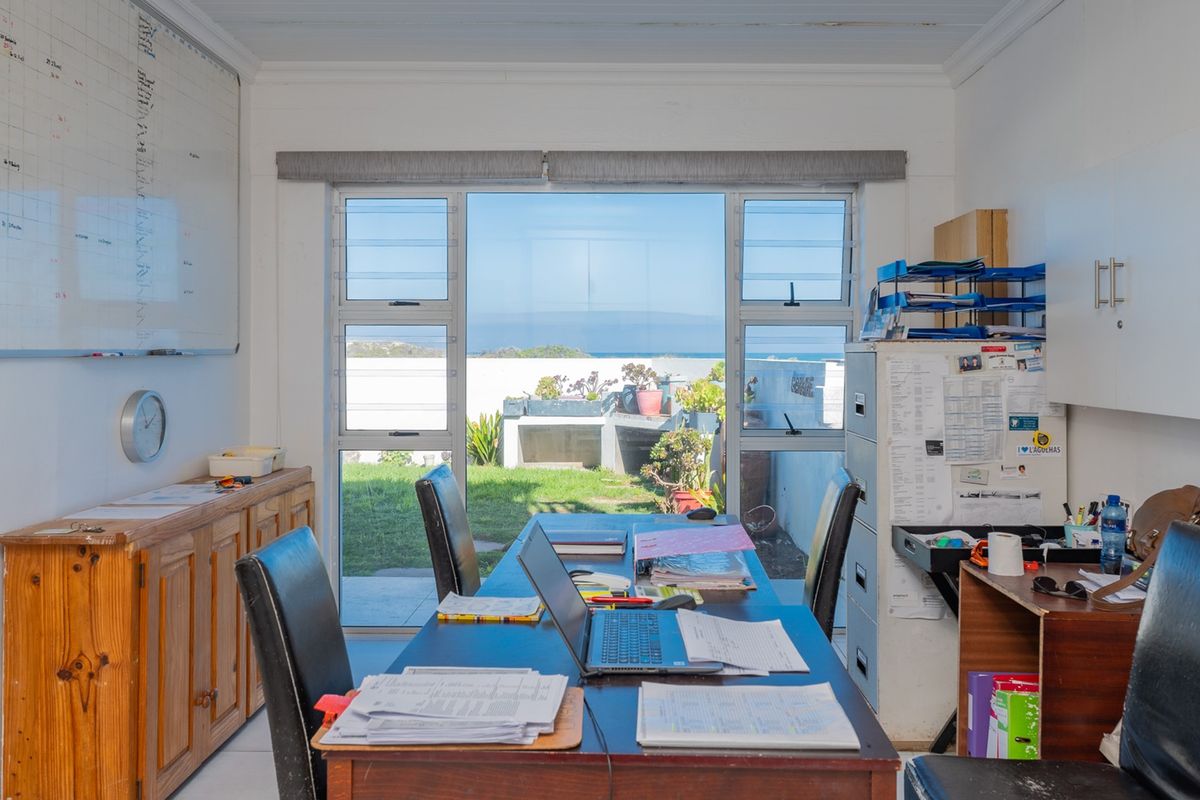 Oceanfront Paradise: Your Dream Home Awaits - Photo 4