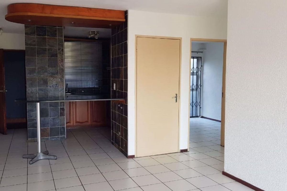 Neat Two Bedroom Apartment - Photo 3