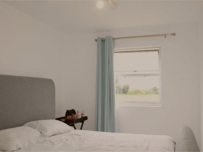 Neat Two Bedroom Apartment - Photo 4