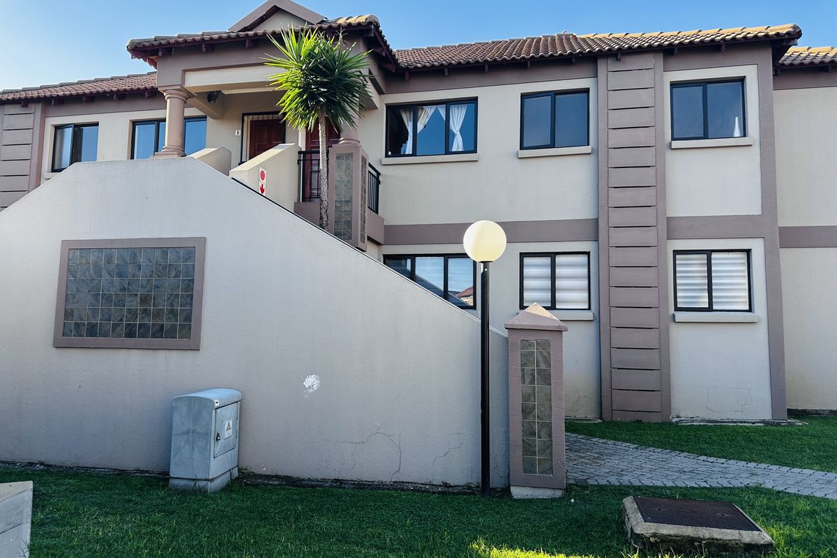 Ideal Investment or Starter Home in Secure Helderwyk Estate – Transfer Costs Included - Photo 2