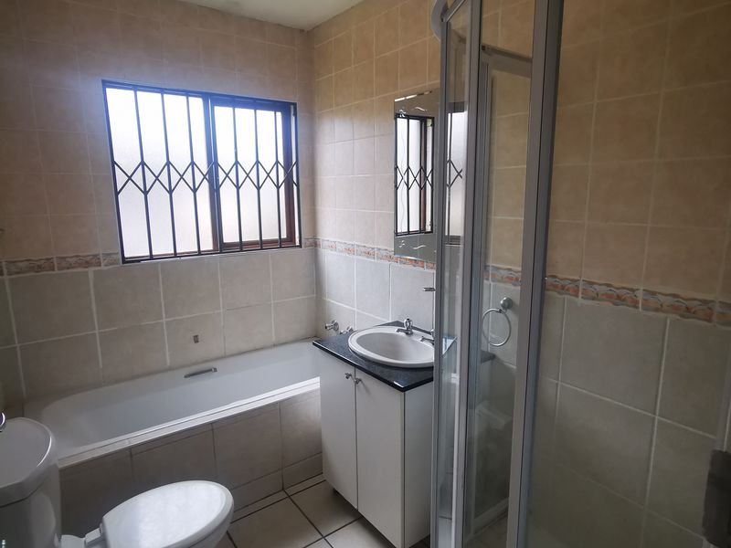 Ideal Investment or Starter Home in Secure Helderwyk Estate – Transfer Costs Included - Photo 7