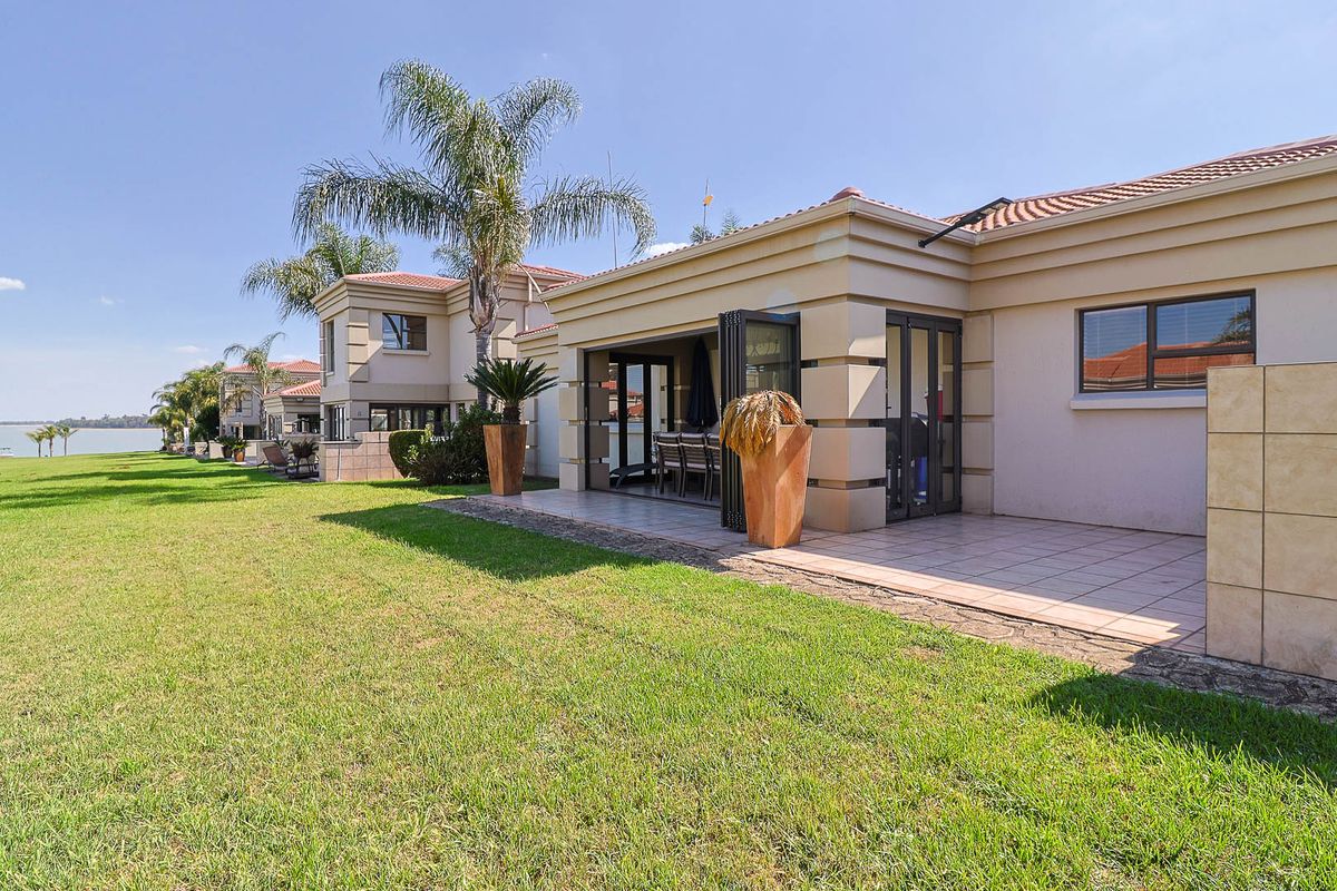 Stunning Single level unit for sale in Vaal Marina. - Photo 2