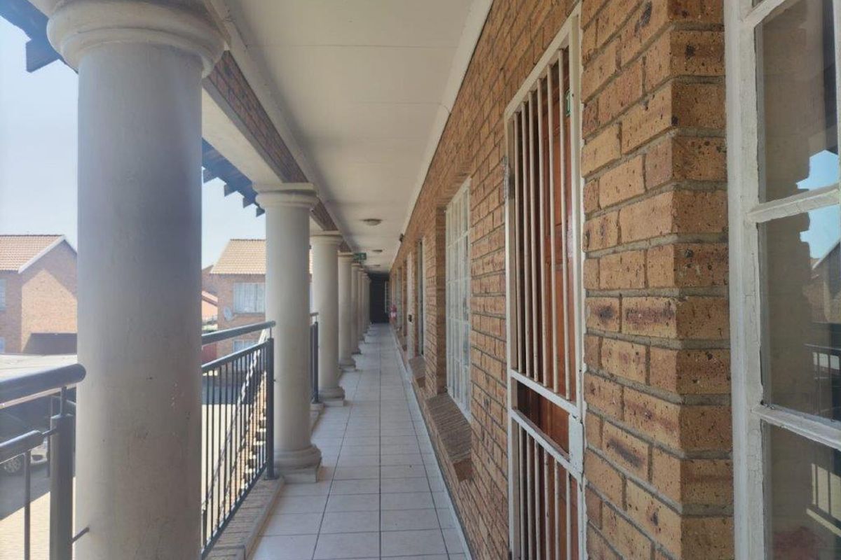 CHARMING FIXER-UPPER WITH GREAT POTENTIAL AT EAST END FOR SALE - Photo 3