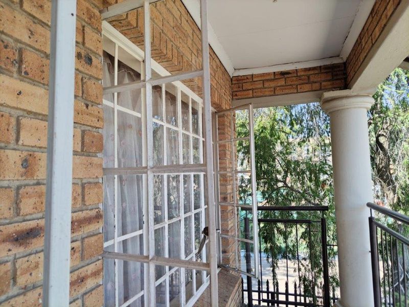 CHARMING FIXER-UPPER WITH GREAT POTENTIAL AT EAST END FOR SALE - Photo 4