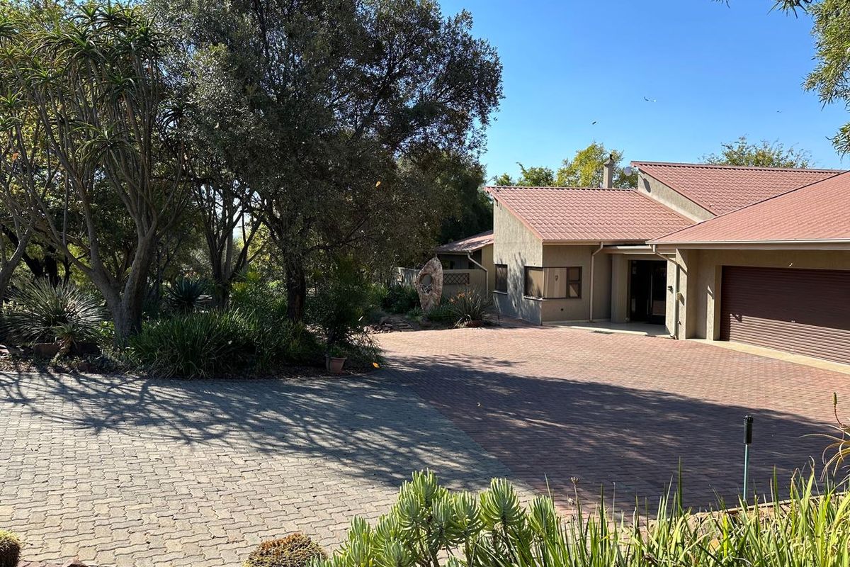 NESTLED IN NATURE - Photo 2